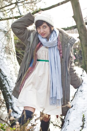 Amateur girl in a really cozy getup is going to show her beauty