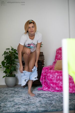 Adorable chick shows off her meaty ass in one of the best ways