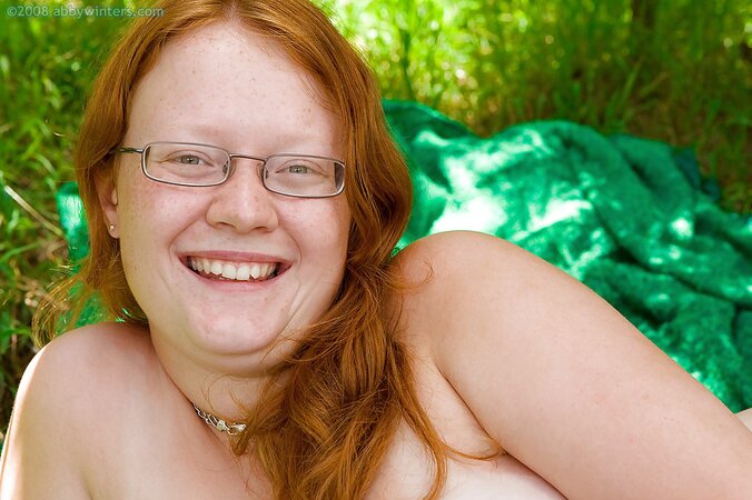 Redheaded seductress with a chubby bum is going to tease outside