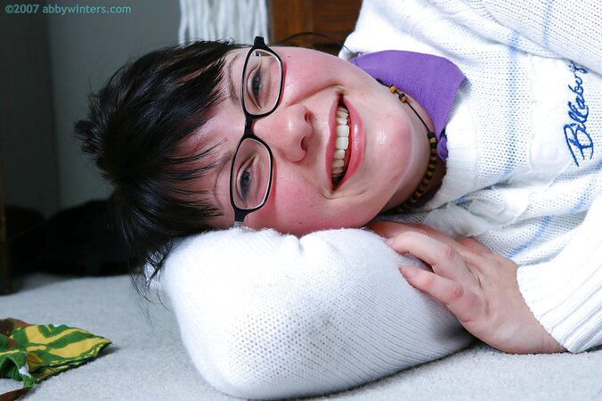 Geeky lady finds a new direction for her sex life in while solo