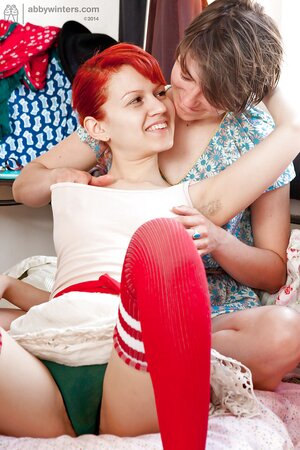 Amateur lesbo GFs decide to spice things up with lots of licking