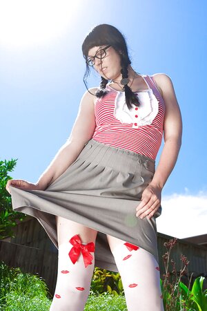 Good girl with a meaty ass is going to show her wet slit