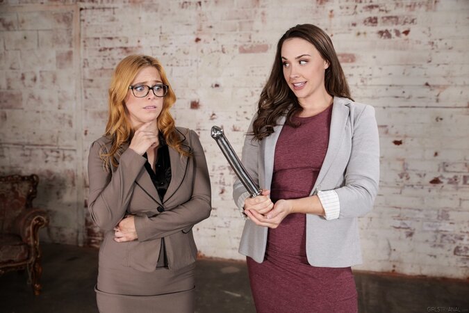 Appealing women with curves are going to fuck each other