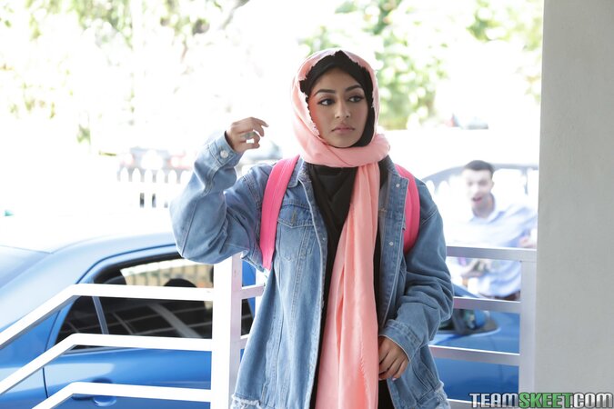 Muslim lady in a sexy hijab is going to get fucked brutally