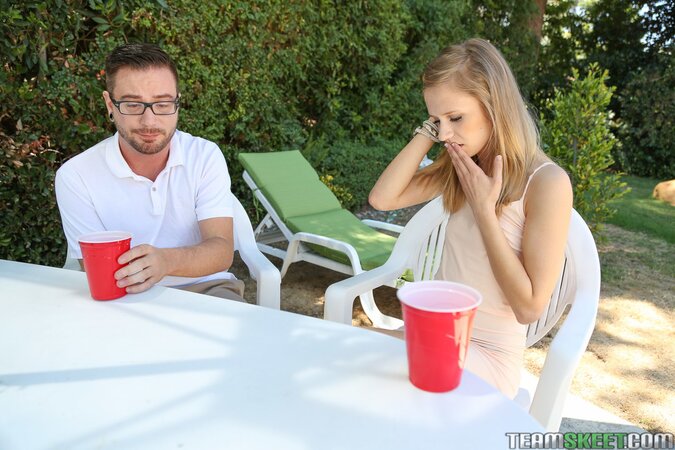 Girl does not mind enjoying the wildest public aciton possible