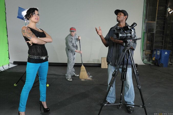 The confident gal is going to get fucked on the set cuz why not