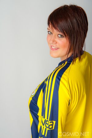 Most appealing Fenerbahce  supporter showing her meaty bum