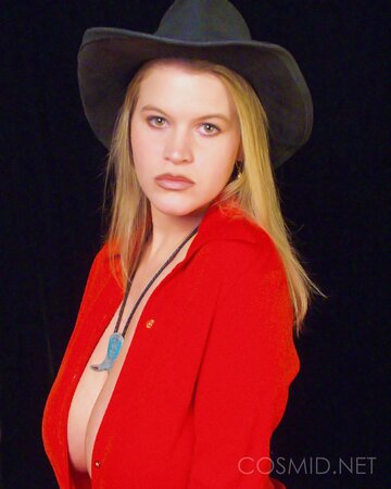 Sexy hat lady is here to showcase her boobies and look great