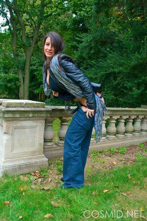 Smirking girl is here to expose that body and look brilliant