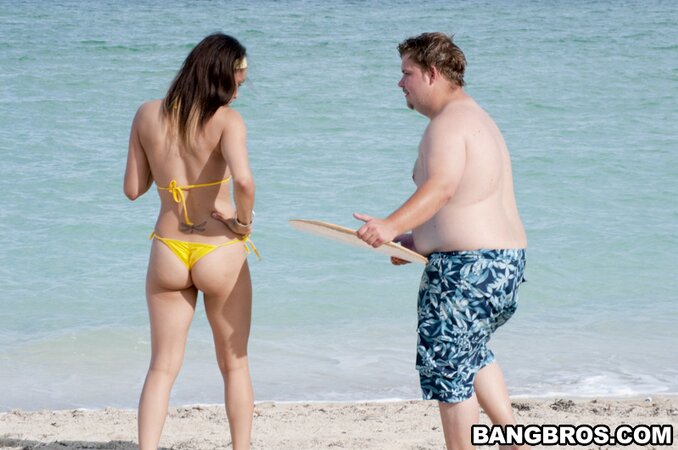 Shyla Haze meets a guy on the beach and goes home for the MFM