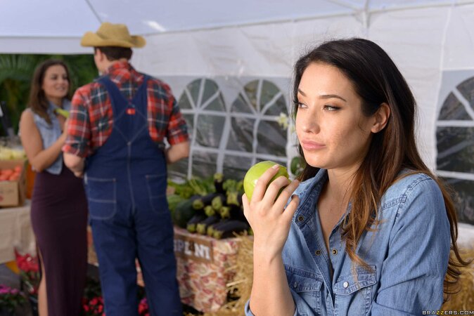 Eva Lovia going to the market and getting a meaty cucumber