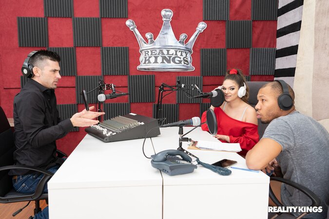 Marvelous teen is fucking a BBC after the podcasting interview