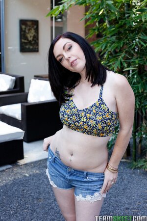 Curvacious brunette Maryjane Mayhem needs a man tonight