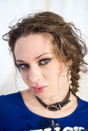 Nerdy sexpot seductively poses with butt plug inside her tight asshole