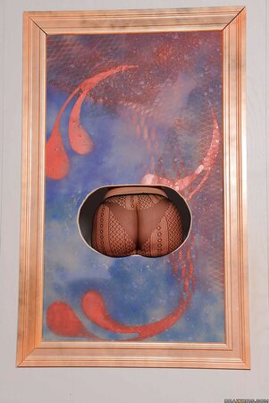 Diva's hot ass is a masterpiece so pornstar exposes it in an art gallery