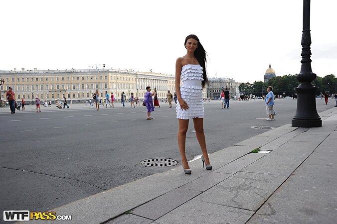 Tanned and leggy girl shows off in a large city to be a teaser