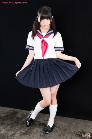 Tsukushi Mamiya goes on all fours and give a handjob as well