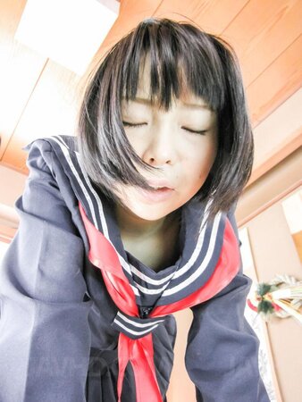 Yuri Sakurai gives oral sex and shows off her hairy pussy