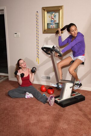 Amia Moretti and Leighlani Red working out and have oral sex