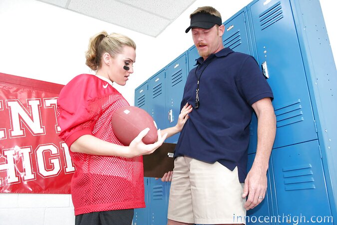 Chick from a football team catches trainer in the locker room and sucks him off