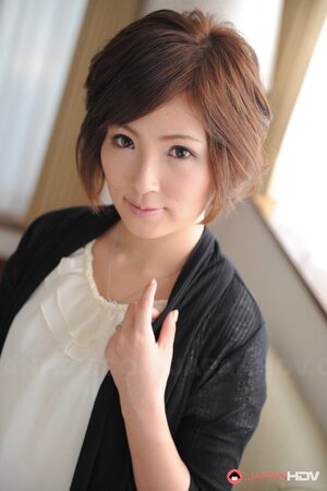 Japanese babe is so sexy and hot that she doesn't even has to get naked