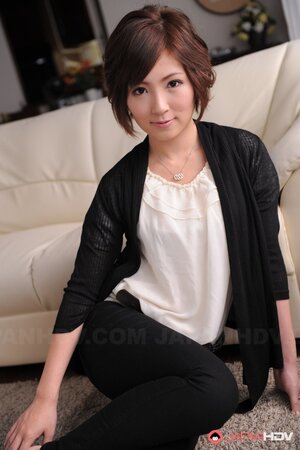 Japanese babe is so sexy and hot that she doesn't even has to get naked