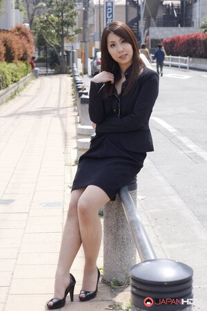 Japanese business lady decides to make some sexy photos for social networks
