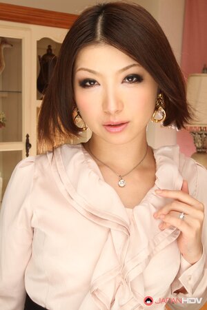 Buddy became acquainted with Asian and took her home to take some pics