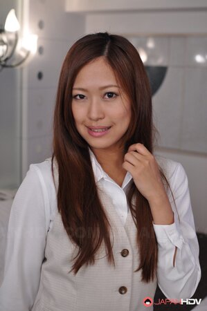 Japanese girl's face is so cute that guys can't overcome desire to see her naked