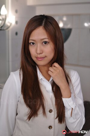 Japanese girl's face is so cute that guys can't overcome desire to see her naked