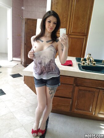 Inked chick makes nude pics for her man to show she's ready to try anal
