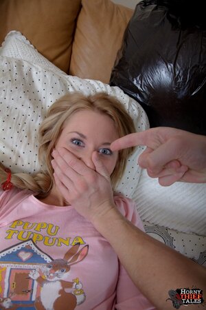 They decide when she gets to orgasm in this taboo MMF fuck