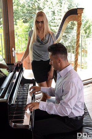 Blonde chick Florane Russell is anally penetrated with bound wrists