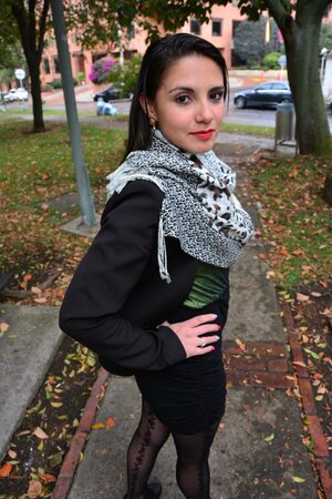 Stylish scarf Latina is going to pose in a cute way in public