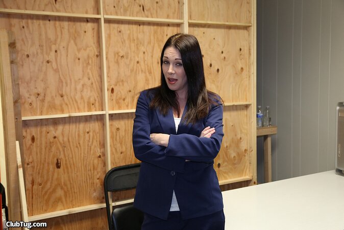 RayVeness gives handjobs like you wouldn't believe