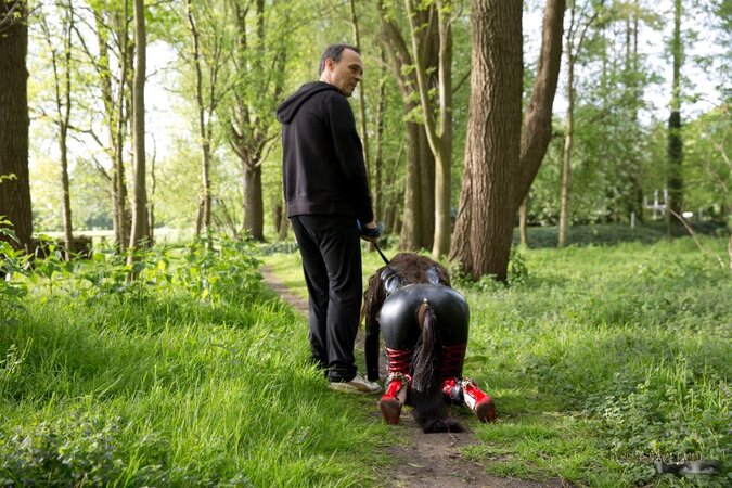 Perverted man brings chick in latex outfit at his place for proper punishment
