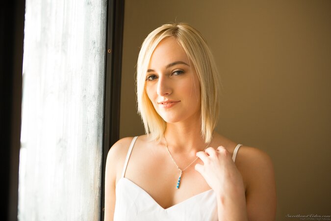 Boyfriend should come soon and blonde lovely waits for him being naked