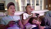 Same-looking stepsisters get off on group pussy-penetration