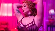 Thick bitch Emma Magnolia playing with her nice curves